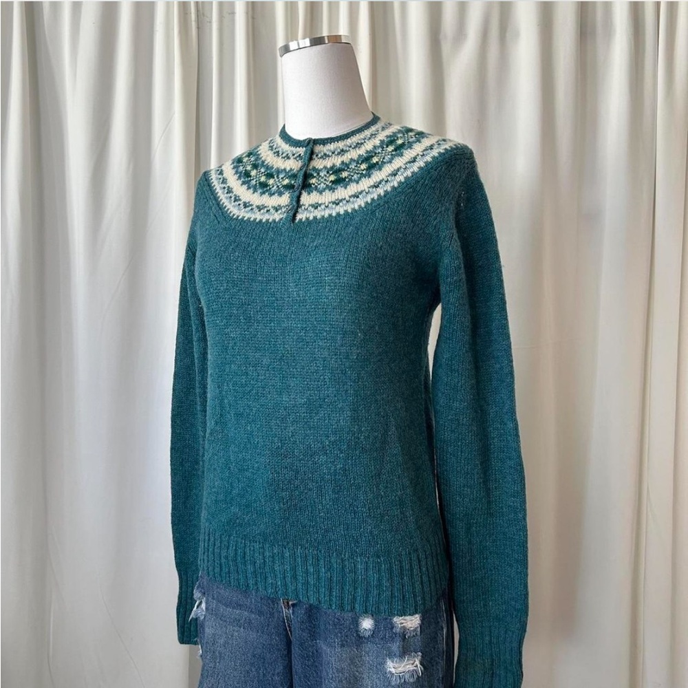 Vintage 1980s Susan Bristol Pure Shetland Wool Fair Isle sweater in teal. - Picture 2 of 8
